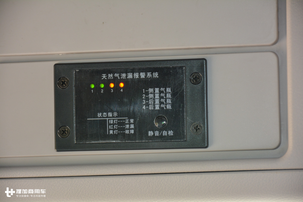 后面不再背“炸弹”,联合卡车侧置天然气瓶牵引车介绍 - 第7张 - 提加商用车网 后面不再背“炸弹”,联合卡车侧置天然气瓶牵引车介绍 - 第7张