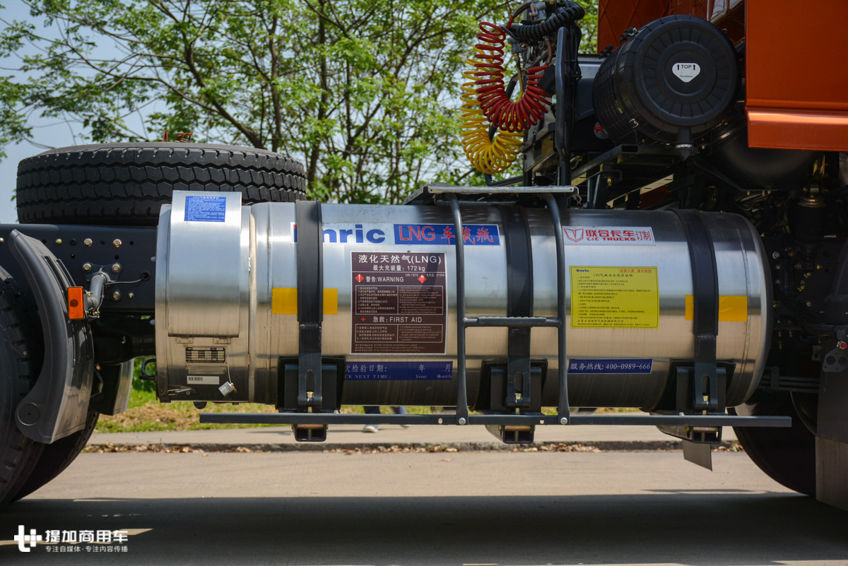 后面不再背“炸弹”,联合卡车侧置天然气瓶牵引车介绍 - 第6张 - 提加商用车网 后面不再背“炸弹”,联合卡车侧置天然气瓶牵引车介绍 - 第6张