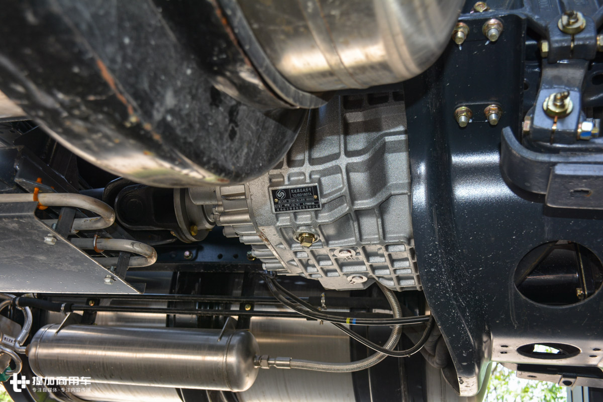 后面不再背“炸弹”,联合卡车侧置天然气瓶牵引车介绍 - 第14张 - 提加商用车网 后面不再背“炸弹”,联合卡车侧置天然气瓶牵引车介绍 - 第14张