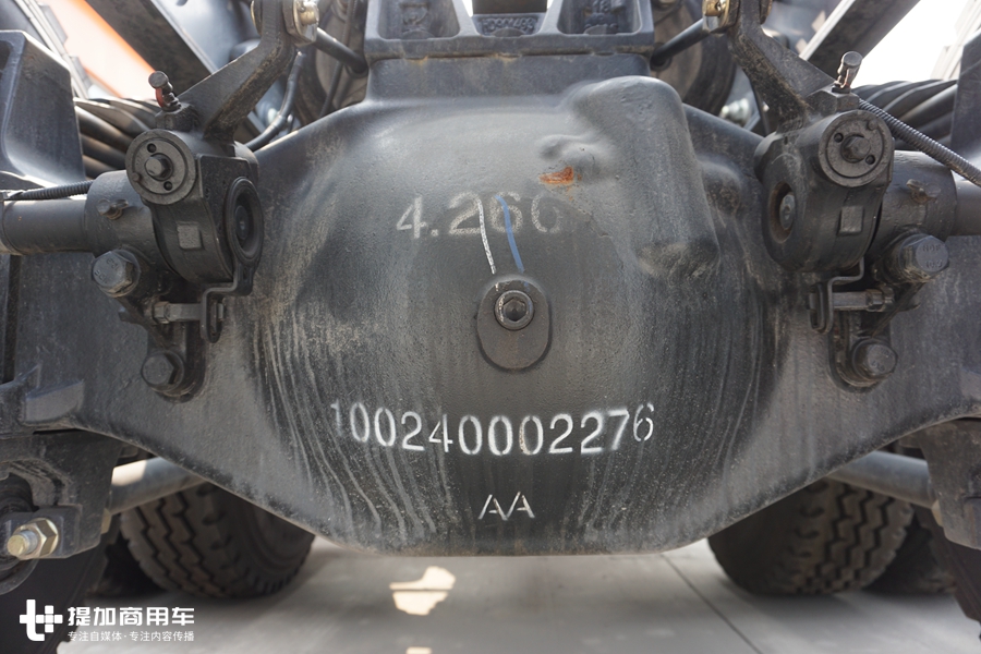 为风叶等大件运输打造?配550马力玉柴,联合重载版牵引车实拍 - 第8张 - 提加商用车网 为风叶等大件运输打造?配550马力玉柴,联合重载版牵引车实拍 - 第8张