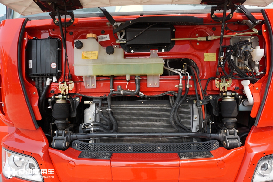 为风叶等大件运输打造?配550马力玉柴,联合重载版牵引车实拍 - 第18张 - 提加商用车网 为风叶等大件运输打造?配550马力玉柴,联合重载版牵引车实拍 - 第18张