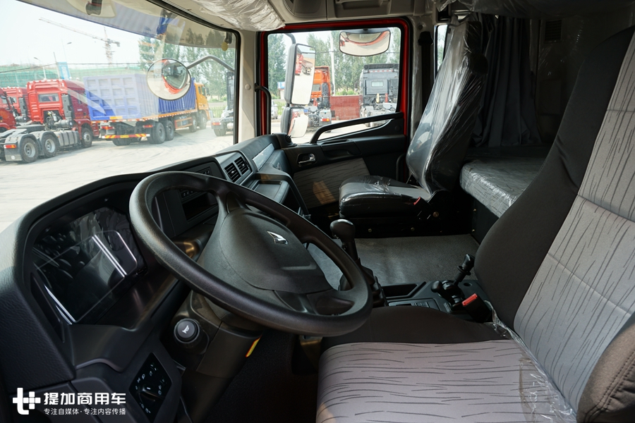 为风叶等大件运输打造?配550马力玉柴,联合重载版牵引车实拍 - 第20张 - 提加商用车网 为风叶等大件运输打造?配550马力玉柴,联合重载版牵引车实拍 - 第20张
