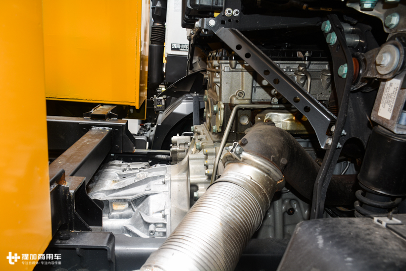 卡车司机最不想看到的车型,奔驰Arocs底盘的重卡清障车实拍 - 第8张 - 提加商用车网 卡车司机最不想看到的车型,奔驰Arocs底盘的重卡清障车实拍 - 第8张