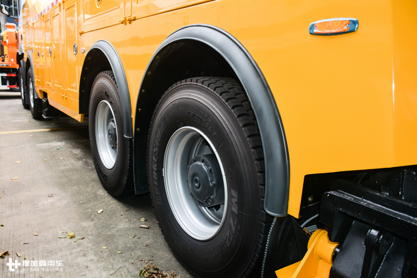 卡车司机最不想看到的车型,奔驰Arocs底盘的重卡清障车实拍 - 第10张 - 提加商用车网 卡车司机最不想看到的车型,奔驰Arocs底盘的重卡清障车实拍 - 第10张