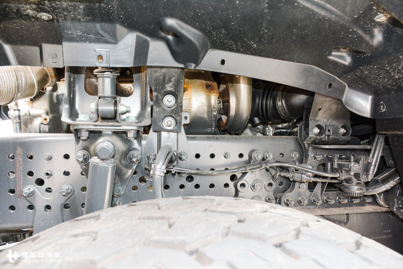 卡车司机最不想看到的车型,奔驰Arocs底盘的重卡清障车实拍 - 第15张 - 提加商用车网 卡车司机最不想看到的车型,奔驰Arocs底盘的重卡清障车实拍 - 第15张