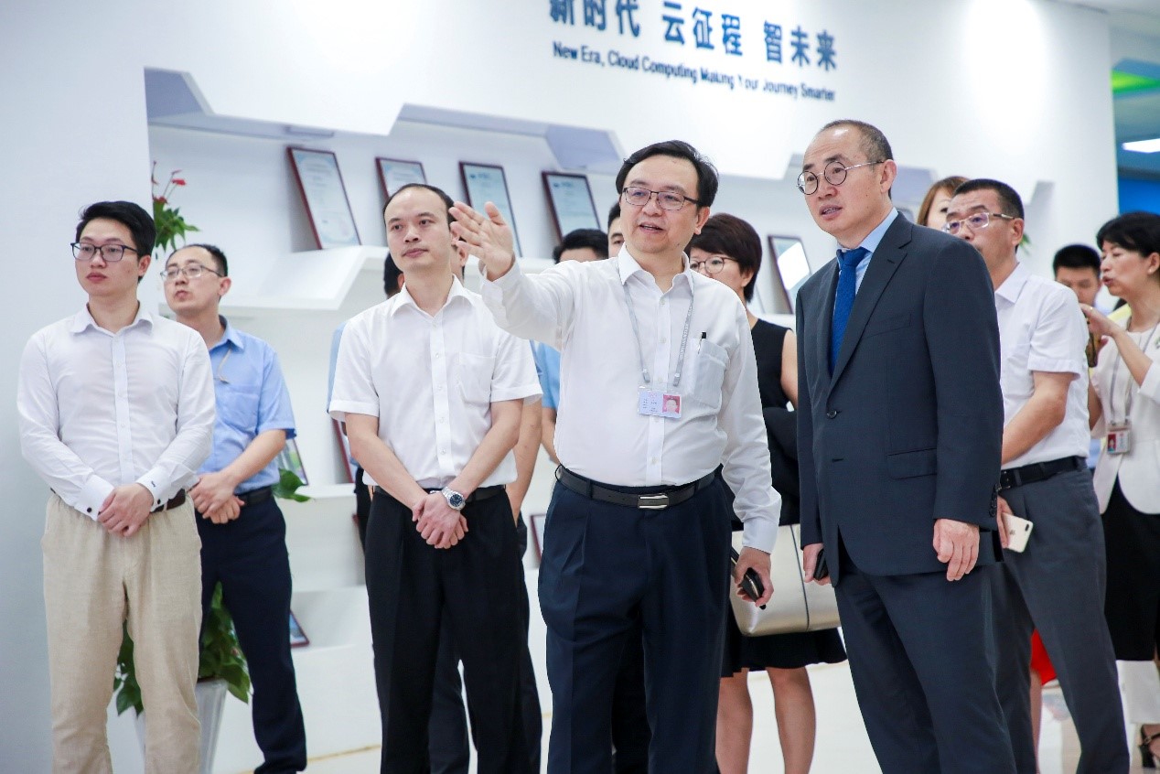 潘谈会”：王传福要造的房“长啥样，潘石屹要造的车又长啥样？ - 第4张