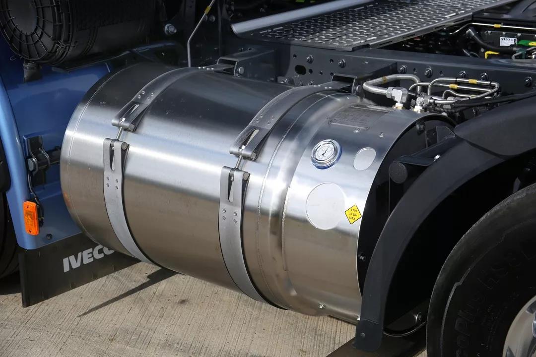 天然气旗舰重卡揭开面纱!依维柯 Stralis NP 460 6x2 英国亮相 - 第3张 - 提加商用车网 天然气旗舰重卡揭开面纱!依维柯 Stralis NP 460 6x2 英国亮相 - 第3张