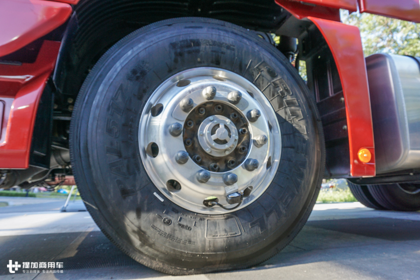 主动胎压监测+液力缓速器,带您见识下高端的欧曼EST危化品牵引车 - 第4张 - 提加商用车网 主动胎压监测+液力缓速器,带您见识下高端的欧曼EST危化品牵引车 - 第4张