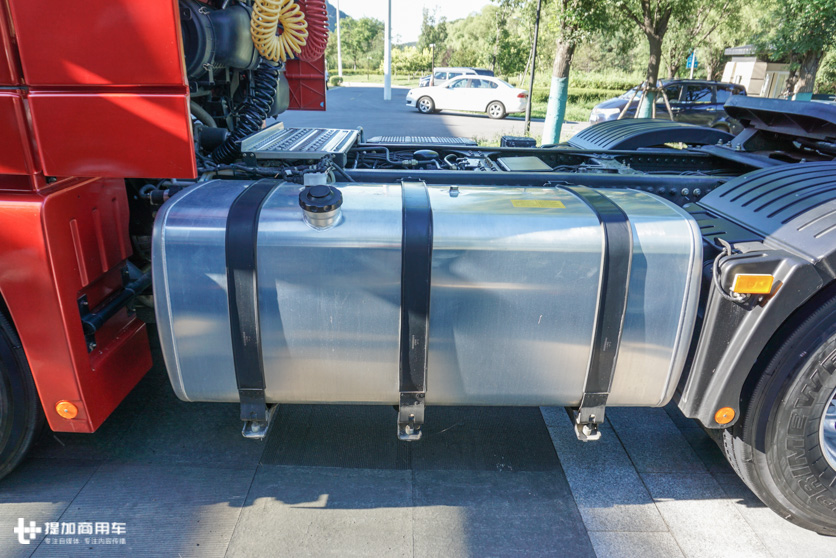 主动胎压监测+液力缓速器,带您见识下高端的欧曼EST危化品牵引车 - 第6张 - 提加商用车网 主动胎压监测+液力缓速器,带您见识下高端的欧曼EST危化品牵引车 - 第6张