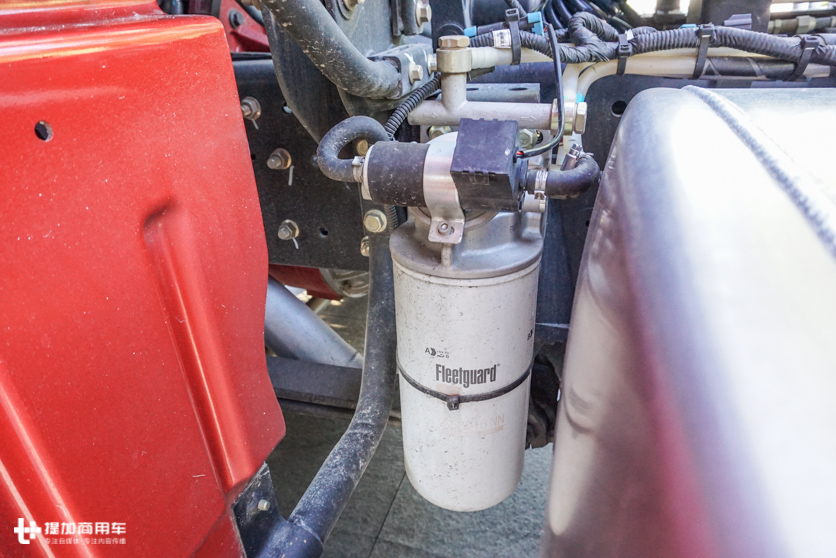 主动胎压监测+液力缓速器,带您见识下高端的欧曼EST危化品牵引车 - 第7张 - 提加商用车网 主动胎压监测+液力缓速器,带您见识下高端的欧曼EST危化品牵引车 - 第7张