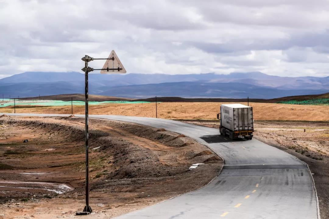 青藏线跟车纪实:跟着奔驰新Actros走进梦的圣地 - 第5张 - 提加商用车网 青藏线跟车纪实:跟着奔驰新Actros走进梦的圣地 - 第5张