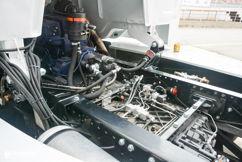 550马力潍柴,欧洲赛车标准改装,带您见识一台国产长头卡车性能怪兽 - 第6张 - 提加商用车网 550马力潍柴,欧洲赛车标准改装,带您见识一台国产长头卡车性能怪兽 - 第6张