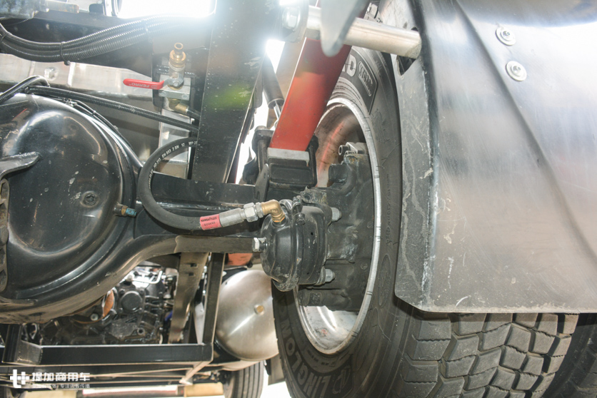 550马力潍柴,欧洲赛车标准改装,带您见识一台国产长头卡车性能怪兽 - 第9张 - 提加商用车网 550马力潍柴,欧洲赛车标准改装,带您见识一台国产长头卡车性能怪兽 - 第9张