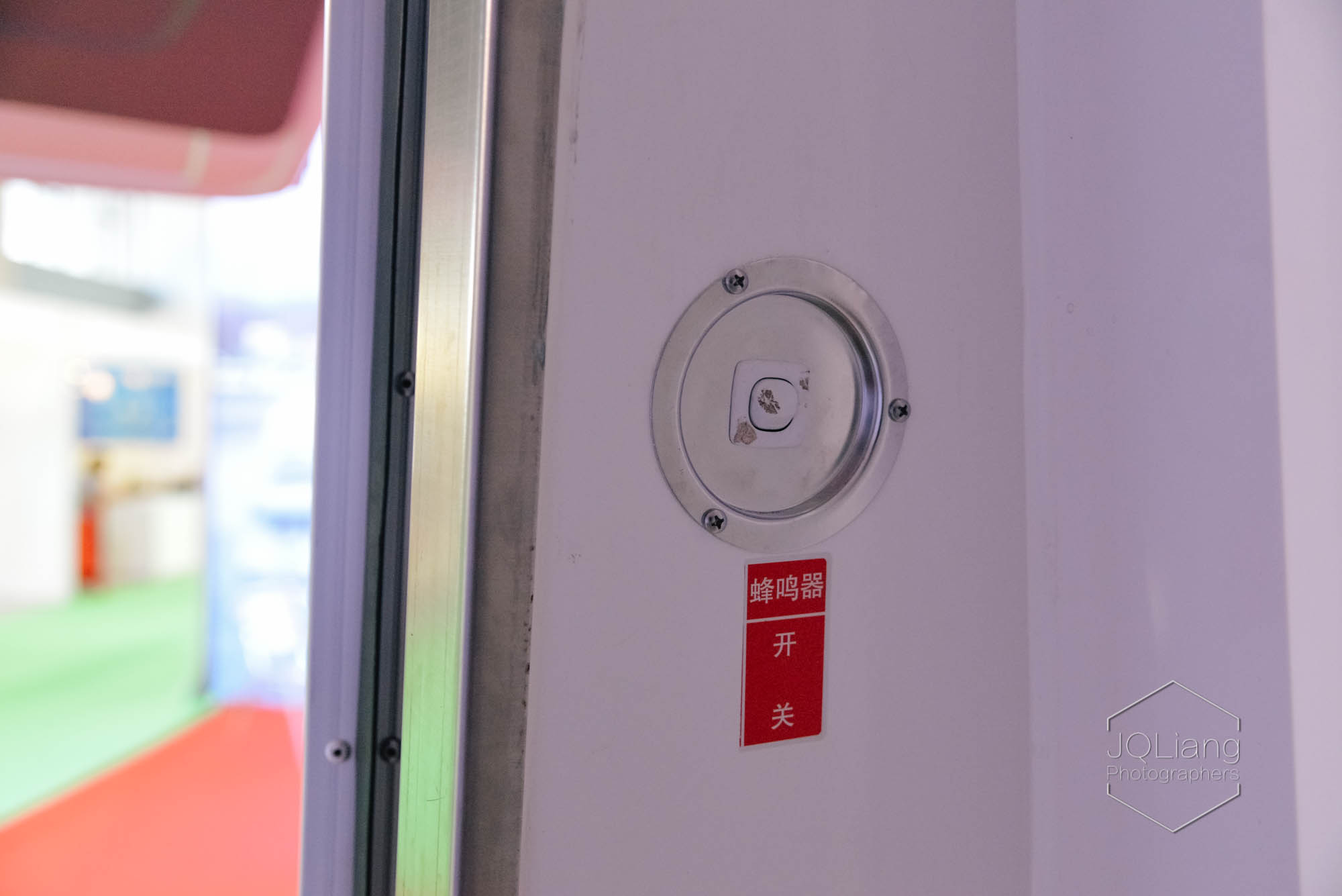 挂陕汽标的面包车，还叫电牛，陕西通家第三代纯电物流车实拍 - 第15张