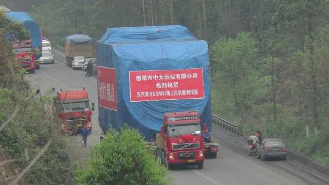 奇!这些卡车拉几百吨 不仅没有罚款还有交警开路 - 第2张