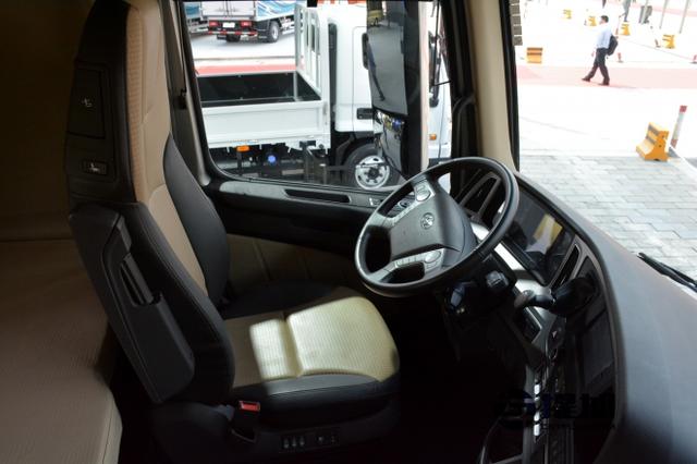 来自韩国的卡车 四川现代创虎旗舰重卡图解