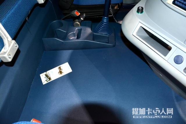 法士特缓速器最抢眼 红岩杰狮C100牵引车图解 - 第9张