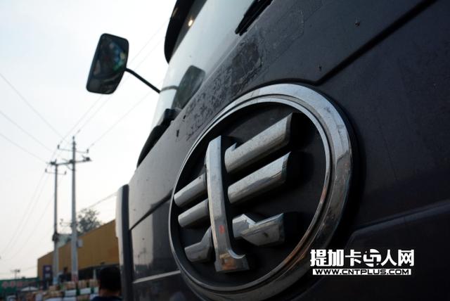 市场上少见 运营4年的375马力解放J6牵引车实拍 - 第3张 - 提加商用车网 市场上少见 运营4年的375马力解放J6牵引车实拍 - 第3张