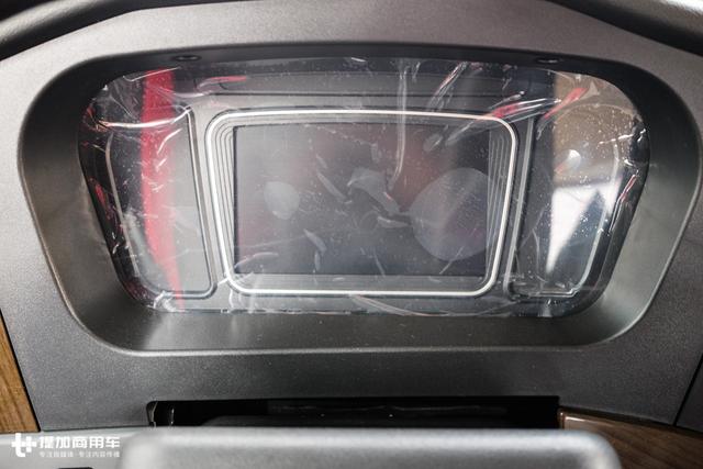 驾驶室加长加宽,内饰更高级,2018升级版华菱汉马H7牵引车详解 - 第10张 - 提加商用车网 驾驶室加长加宽,内饰更高级,2018升级版华菱汉马H7牵引车详解 - 第10张