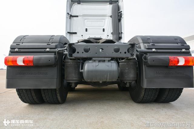 这辆6X4的奔驰Actros牵引车只有一个卧铺,它到底是用来运啥的? - 第14张 - 提加商用车网 这辆6X4的奔驰Actros牵引车只有一个卧铺,它到底是用来运啥的? - 第14张