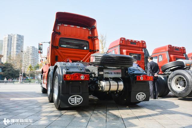 420马力锡柴发动机+免维护车桥+车载冰箱,解放安捷长头卡车图解 - 第10张 - 提加商用车网 420马力锡柴发动机+免维护车桥+车载冰箱,解放安捷长头卡车图解 - 第10张