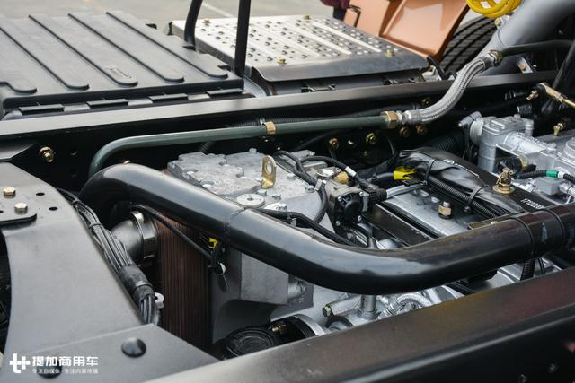 车载饮水机+液力缓速器,陕汽新推出的这款纪念版卡车好看又实用 - 第13张 - 提加商用车网 车载饮水机+液力缓速器,陕汽新推出的这款纪念版卡车好看又实用 - 第13张