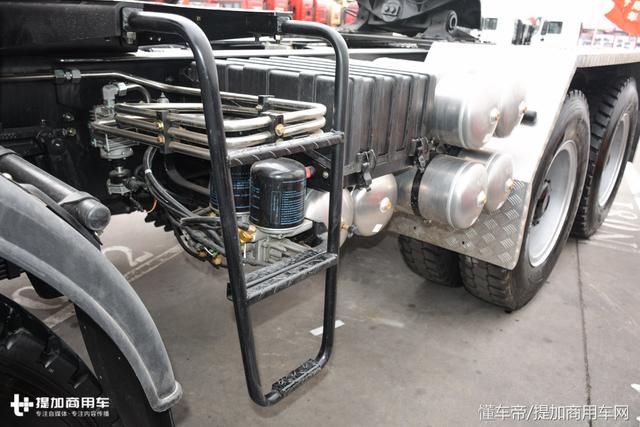 600马力能拉250吨,国产最强8x8,陕汽德龙X3000大件牵引车详解 - 第21张 - 提加商用车网 600马力能拉250吨,国产最强8x8,陕汽德龙X3000大件牵引车详解 - 第21张