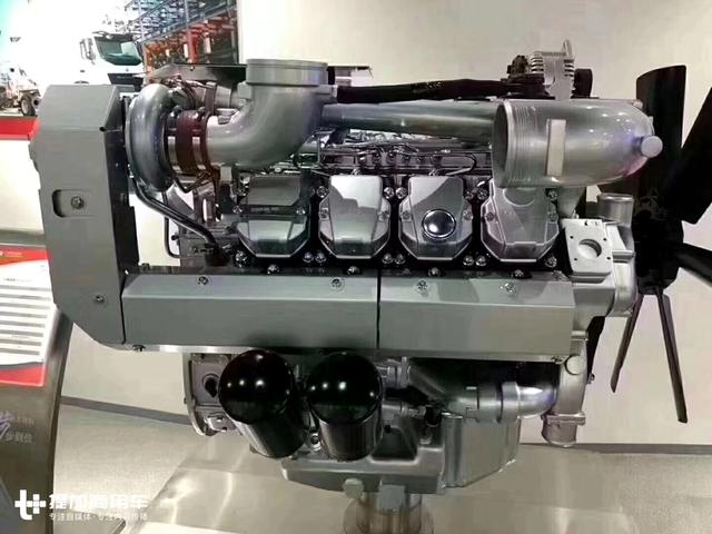 680马力，国产重卡最大马力被刷新，重汽15升排量V8发动机曝光
