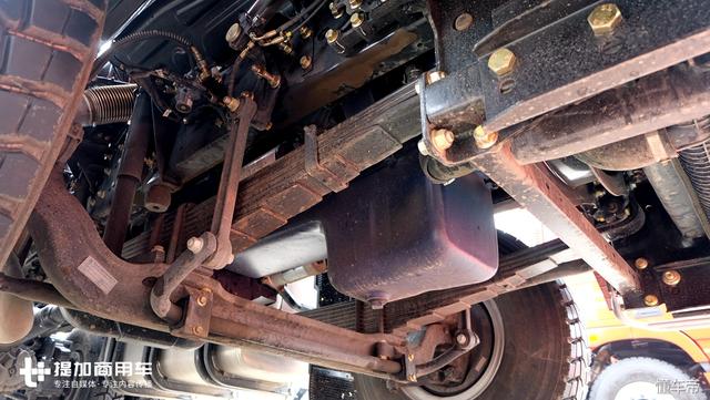 拉120吨时速还能达到80公里？欧曼550马力重载版GTL牵引车实拍