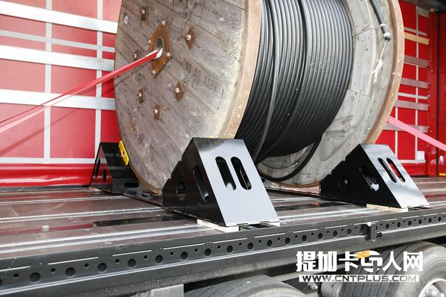 质量轻且装卸货物便利 细品施密茨软篷帘布挂车上装篇