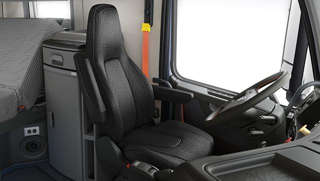 空调、冰箱、微波炉全都有,卧铺106cm宽,沃尔沃长头卡车VNL详解 - 第43张 - 提加商用车网 空调、冰箱、微波炉全都有,卧铺106cm宽,沃尔沃长头卡车VNL详解 - 第43张