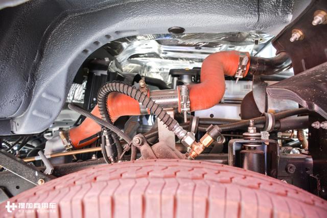 前轴3片板簧,内饰设计数第一?江淮新上市的骏铃V3快递版轻卡详解 - 第28张 - 提加商用车网 前轴3片板簧,内饰设计数第一?江淮新上市的骏铃V3快递版轻卡详解 - 第28张