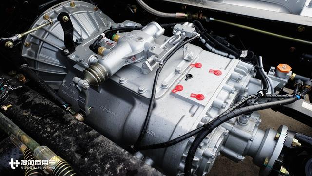 前四后八+橡胶悬架 东风天龙新款绿通载货车全解析 - 第9张 - 提加商用车网 前四后八+橡胶悬架 东风天龙新款绿通载货车全解析 - 第9张