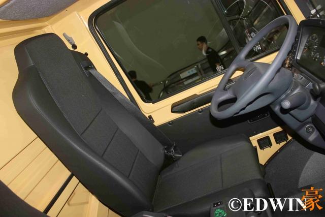 不越野无房车 奔驰乌尼莫克底盘阿莫迪罗房车实拍 - 第16张