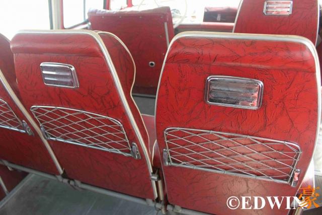 奔驰也有经典面包车？古董级的奔驰O319迷你巴士实拍 - 第24张