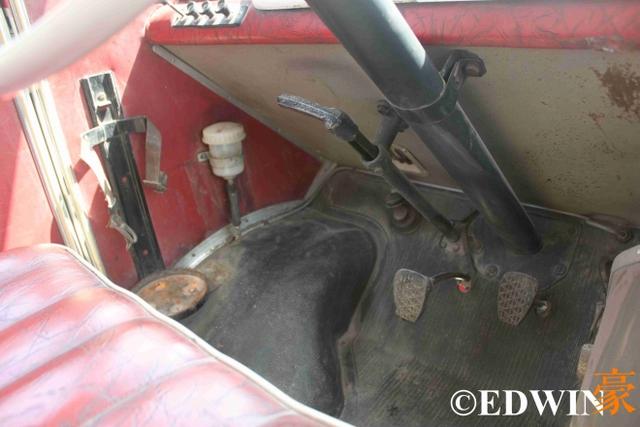 奔驰也有经典面包车？古董级的奔驰O319迷你巴士实拍 - 第28张