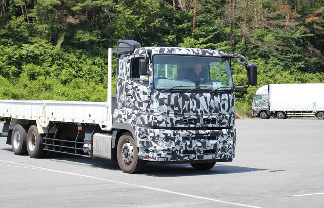 后视镜都有雨刮器，奢华到不敢想象？日本三菱新款重卡详解