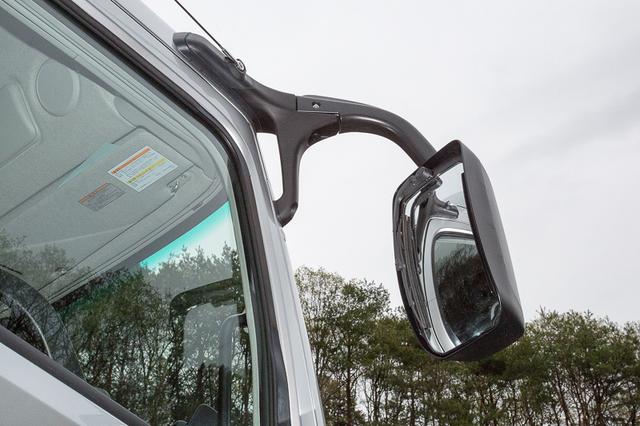 后视镜都有雨刮器，奢华到不敢想象？日本三菱新款重卡详解