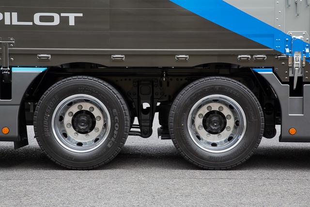 后视镜都有雨刮器，奢华到不敢想象？日本三菱新款重卡详解