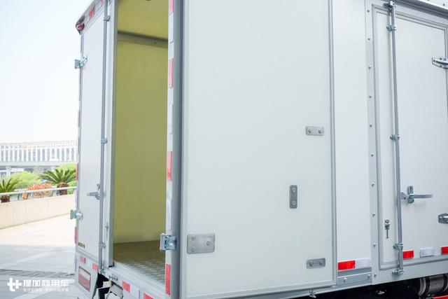 配置向重卡看齐,还能上蓝牌?江淮帅铃全能轻卡深度解析 - 第4张 - 提加商用车网 配置向重卡看齐,还能上蓝牌?江淮帅铃全能轻卡深度解析 - 第4张