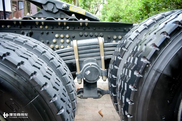 6X2的油耗，6X4的载货量？解放新J6快运版重卡详解 - 第4张