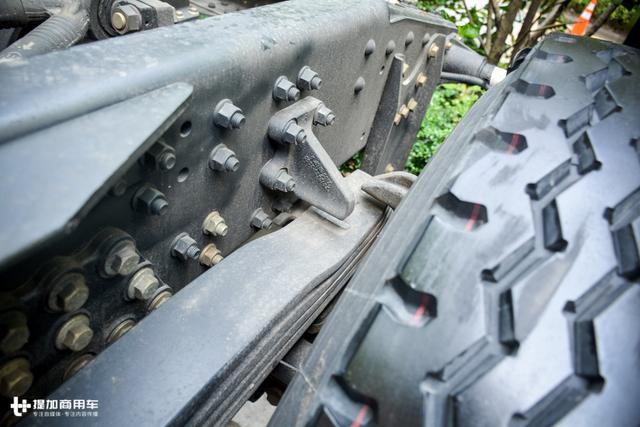 6X2的油耗，6X4的载货量？解放新J6快运版重卡详解 - 第8张