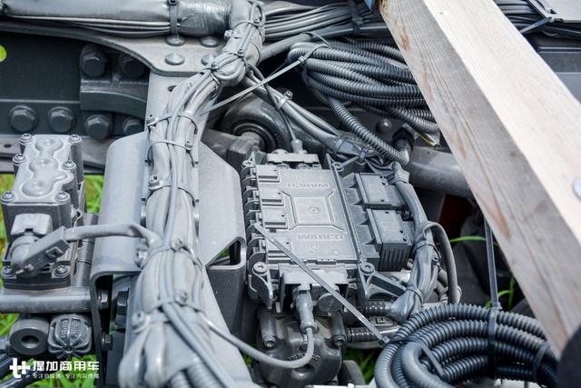 电视转播车为何都用进口卡车底盘？这台奔驰单桥载货车告诉您 - 第19张