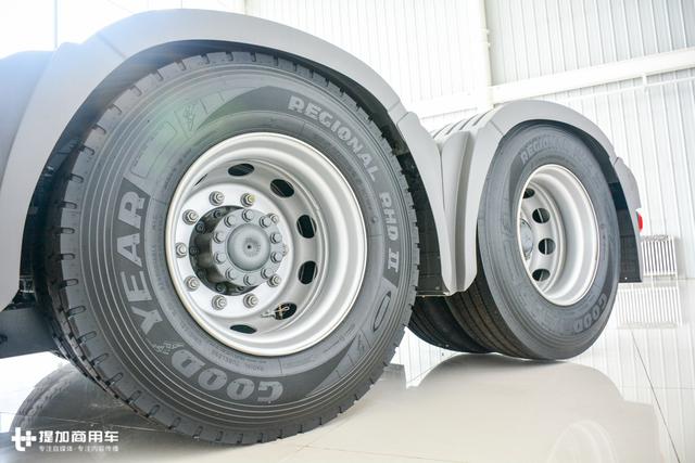 许多功能国产卡车现在都没有？这款奔驰9年前的重卡车型依然领先 - 第16张