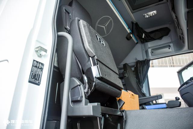 许多功能国产卡车现在都没有？这款奔驰9年前的重卡车型依然领先 - 第31张