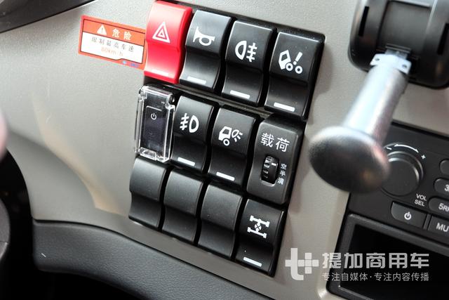 自重最轻7.9吨，10万公里长换油，解放J6危化品牵引车详解 - 第16张