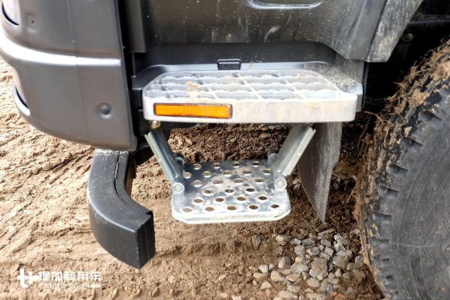 350马力发动机,设计载重75吨,前四后八的东风天龙KC自卸车实拍 - 第5张 - 提加商用车网 350马力发动机,设计载重75吨,前四后八的东风天龙KC自卸车实拍 - 第5张