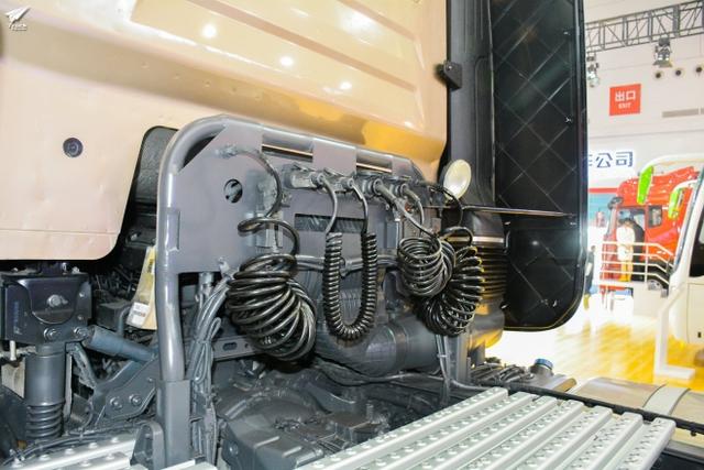 也有低配版 东风天龙旗舰重卡并非“高不可攀” - 第7张 - 提加商用车网 也有低配版 东风天龙旗舰重卡并非“高不可攀” - 第7张