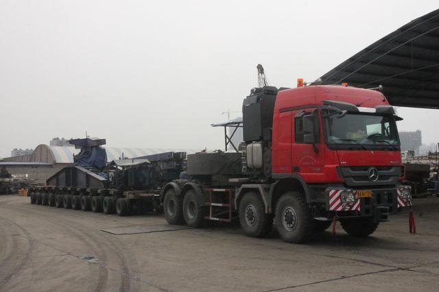 奇!这些卡车拉几百吨 不仅没有罚款还有交警开路 - 第4张