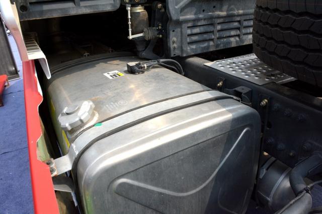 竟然是比赛用车  柳汽T7长头卡车低配版实拍 - 第11张